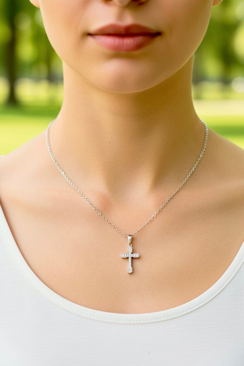 Collier croix ajourée