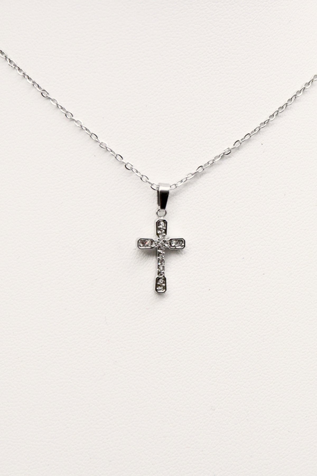 Collier croix ajourée