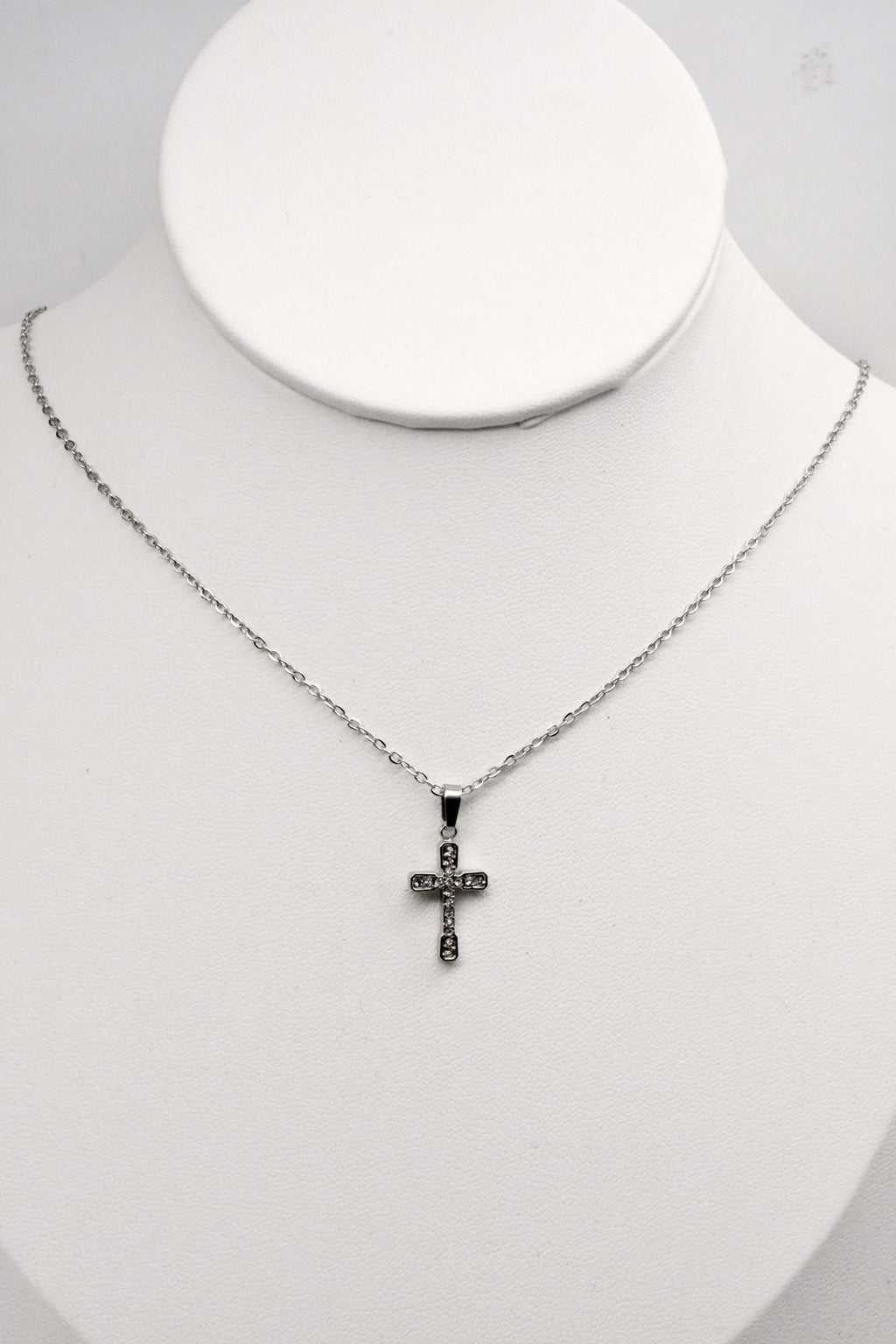 Collier croix ajourée
